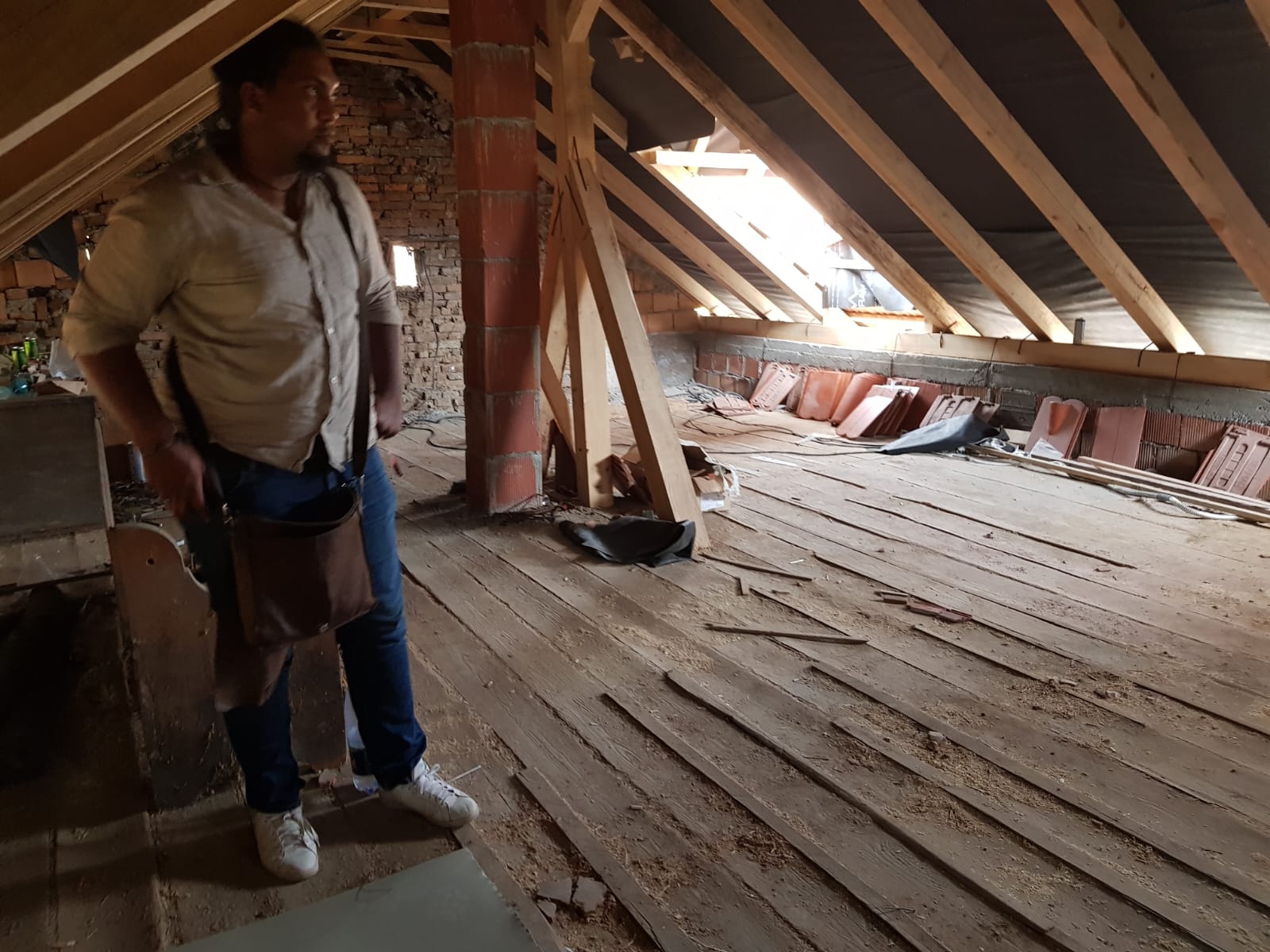 Klah în mansarda în construcție, 2018